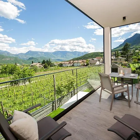 Haus Gregori Modern & Central Stay In Vineyard With Rooftop & Served Breakfast-3